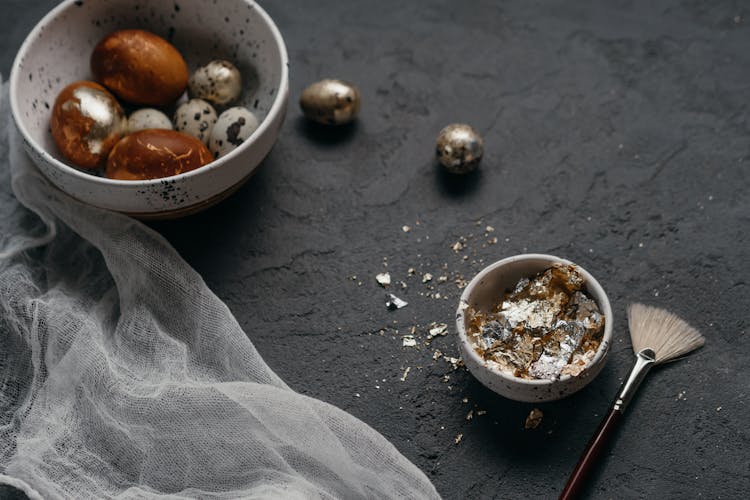 A Brown Eggs And Quail Eggs On The Bowl