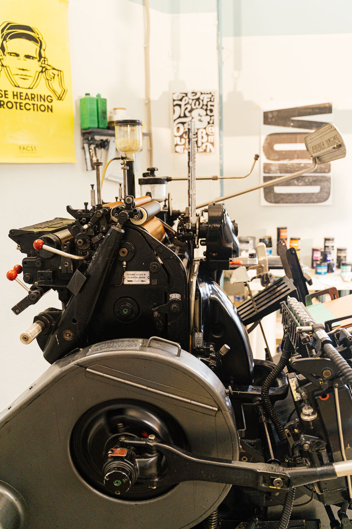 Presse d’impression dans un atelier graphique
