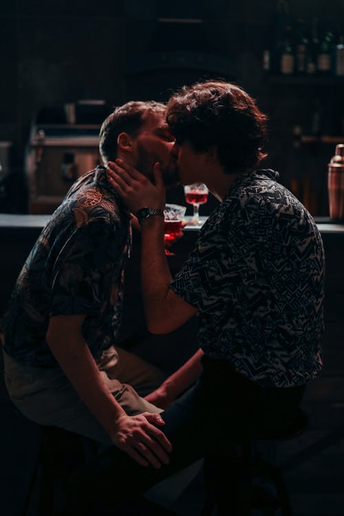 Free Romantic Couple sharing a Kiss  Stock Photo