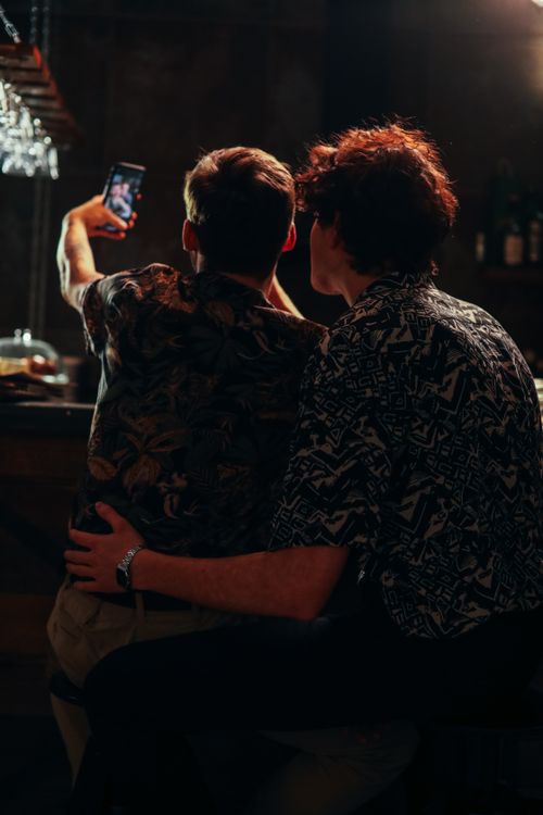 Free Romantic young couple capturing a moment together at a cozy bar setting. Stock Photo