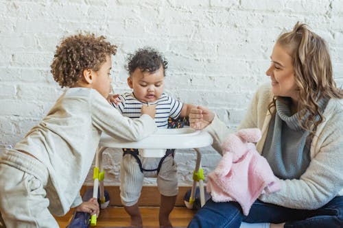 Free Content mother with black kids at home Stock Photo