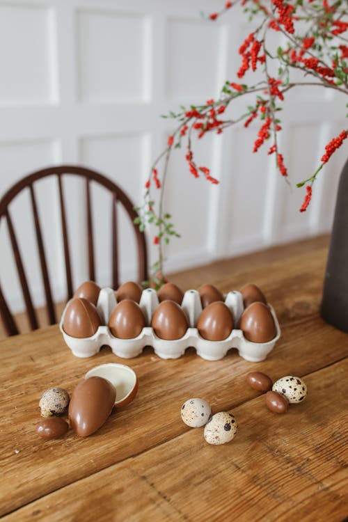 Základová fotografie zdarma na téma čokoládová vajíčka, dřevěný povrch, jídlo