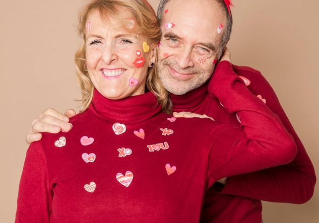 Online dating: starting a conversation on a niche platform