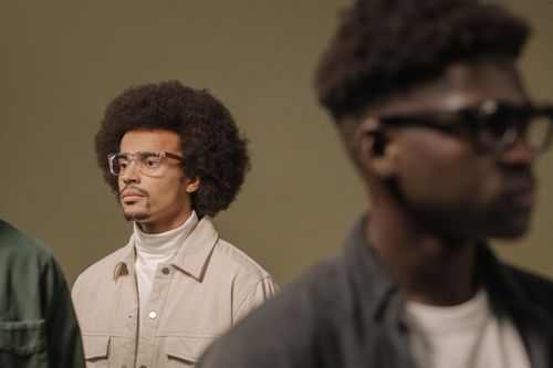 Free Fashionable men with afro hairstyles and eyeglasses, portraying modern style and confidence. Stock Photo