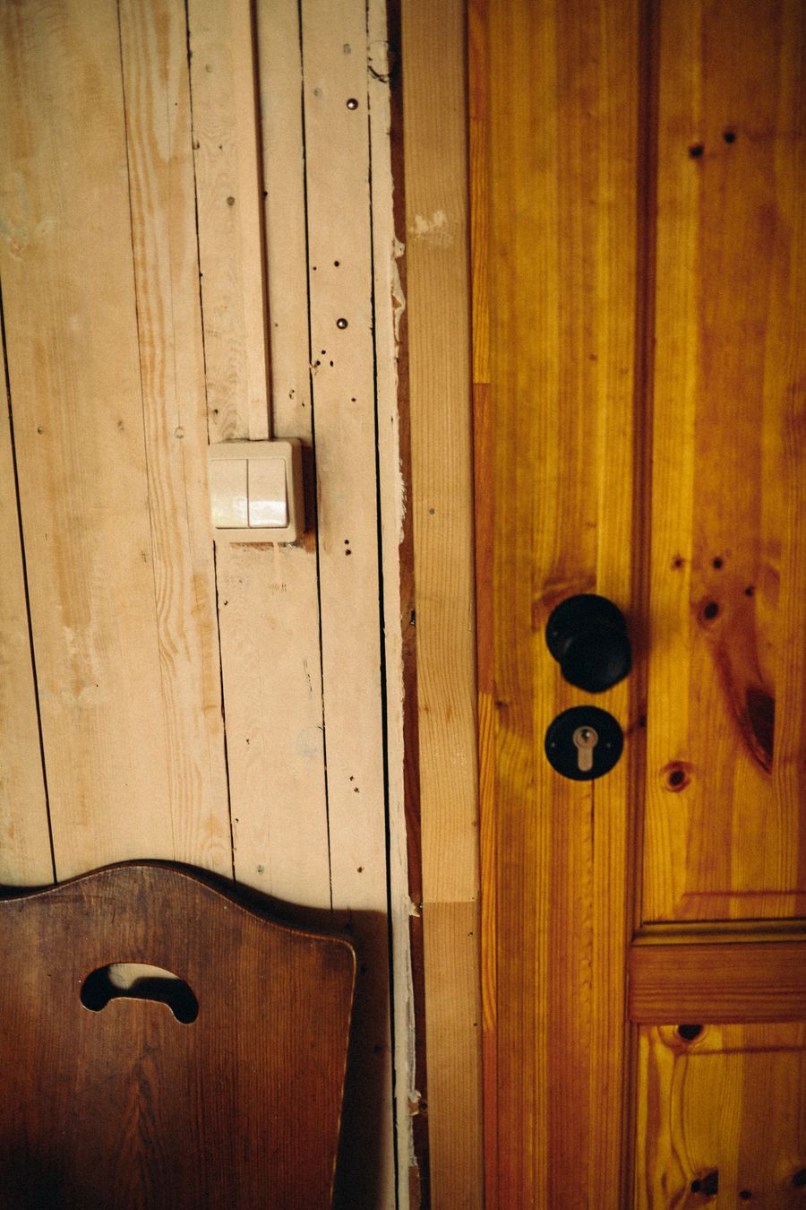 Puerta interior de madera natural