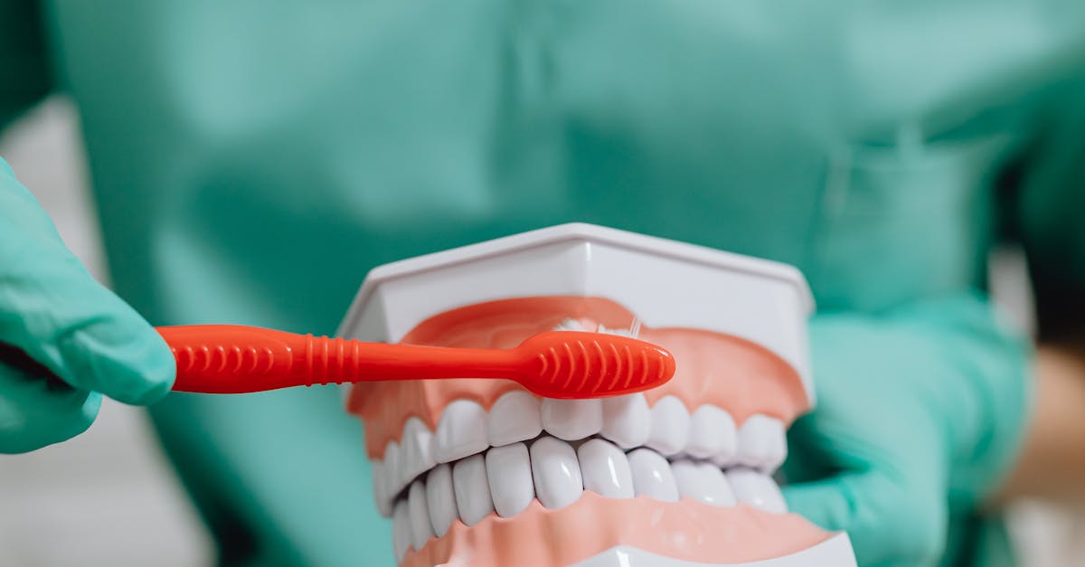 How much does a dentist make a month
