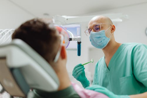 Gratis stockfoto met afwachtend, chirurgisch masker, medisch instrument