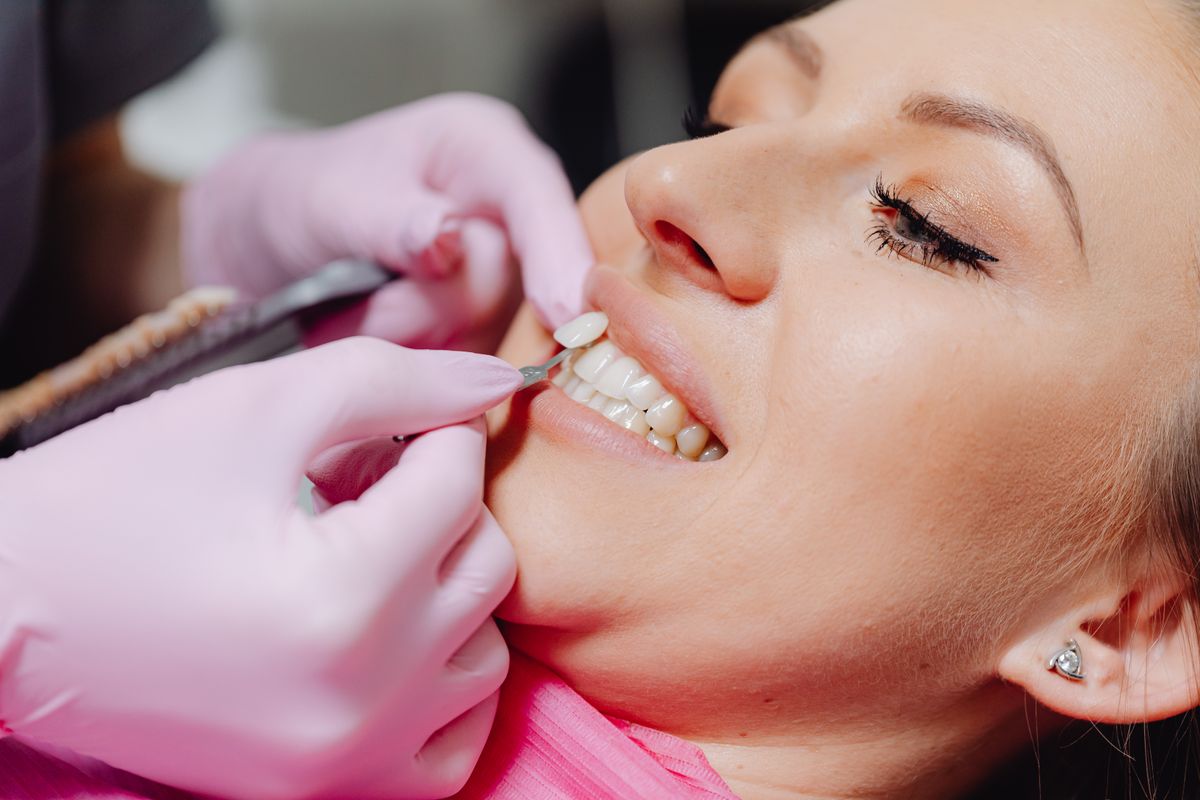 Blanchir ses dents naturellement : méthodes efficaces - Recettes et astuces de grand-mère pour des dents plus blanches naturellement