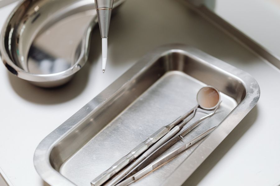 Instrumentos esterilizados prontos a usar na Alba