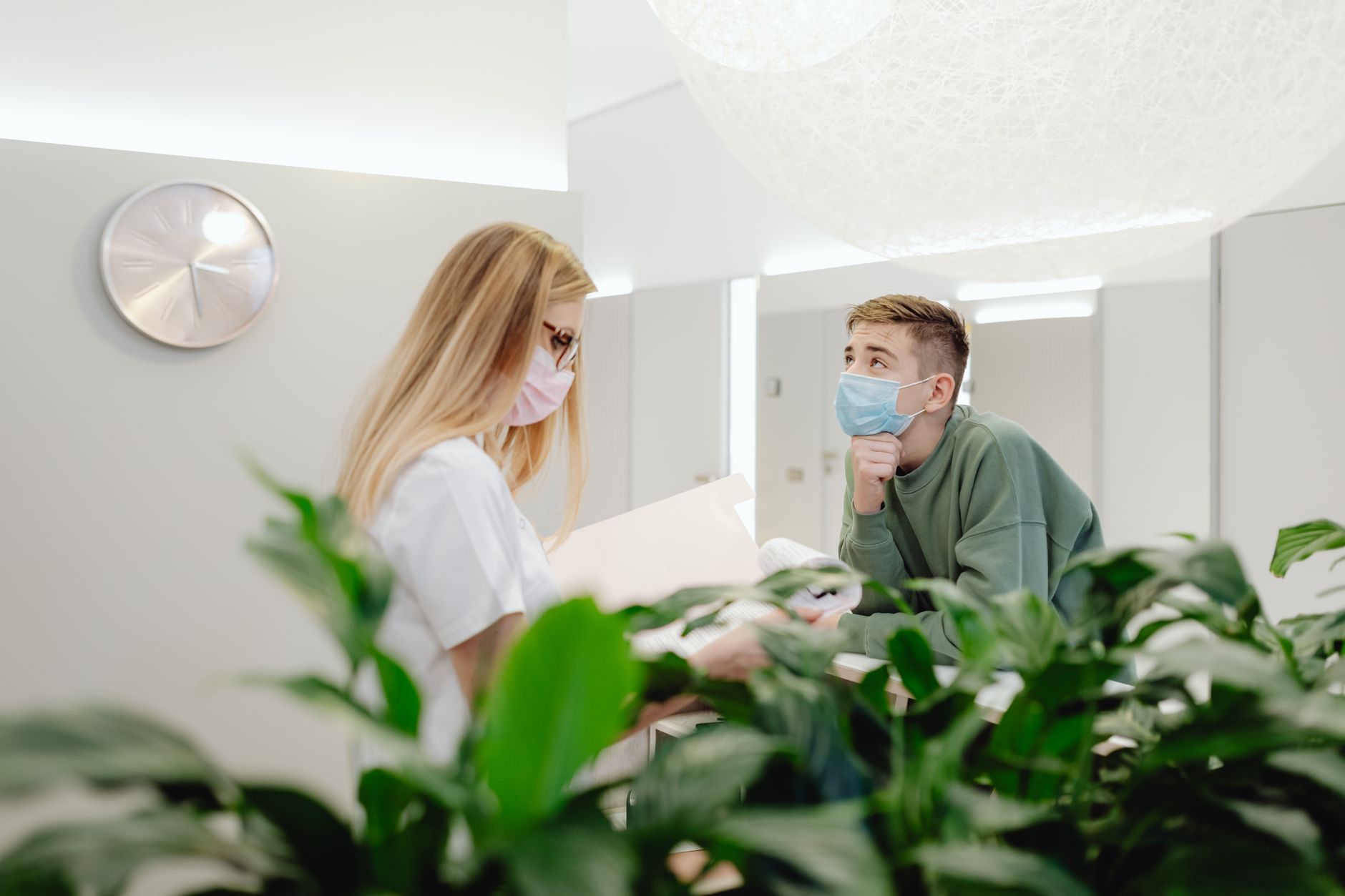 Youth anxiety hospital waiting room — Jornal Metro