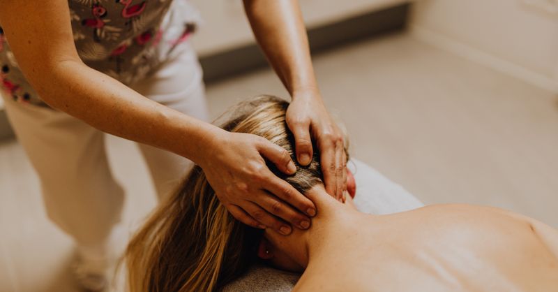 Massage Chinois : Bienfaits & Techniques