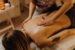 A serene spa setting captures a relaxing back massage, enhancing wellness.