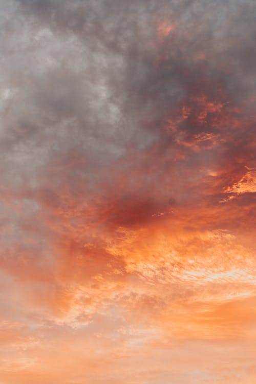 altın saat, bulutlar, dikey atış içeren Ücretsiz stok fotoğraf