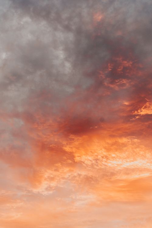 Free Captivating sunset sky over Cologne with dramatic clouds and fiery hues. Stock Photo