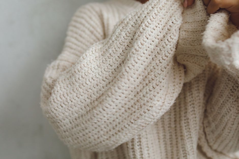 Що означає оверсайз: повний гід по стилю 2026 — oversized sweater cozy aesthetic clothing