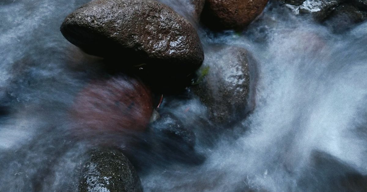 Close Up Shot of Rocks on the River · Free Stock Photo