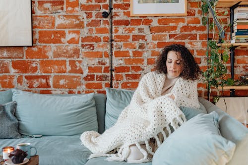 Foto profissional grátis de cobertor branco, cobertura, em casa