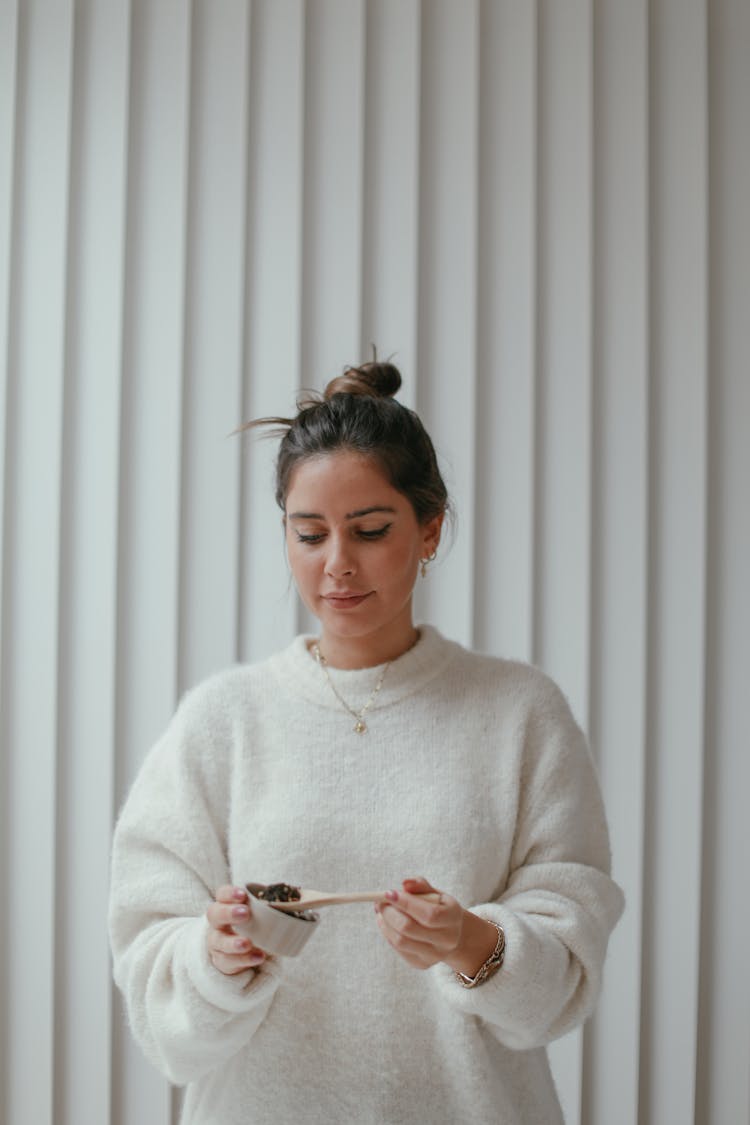  Woman Wearing White Fur Sweater