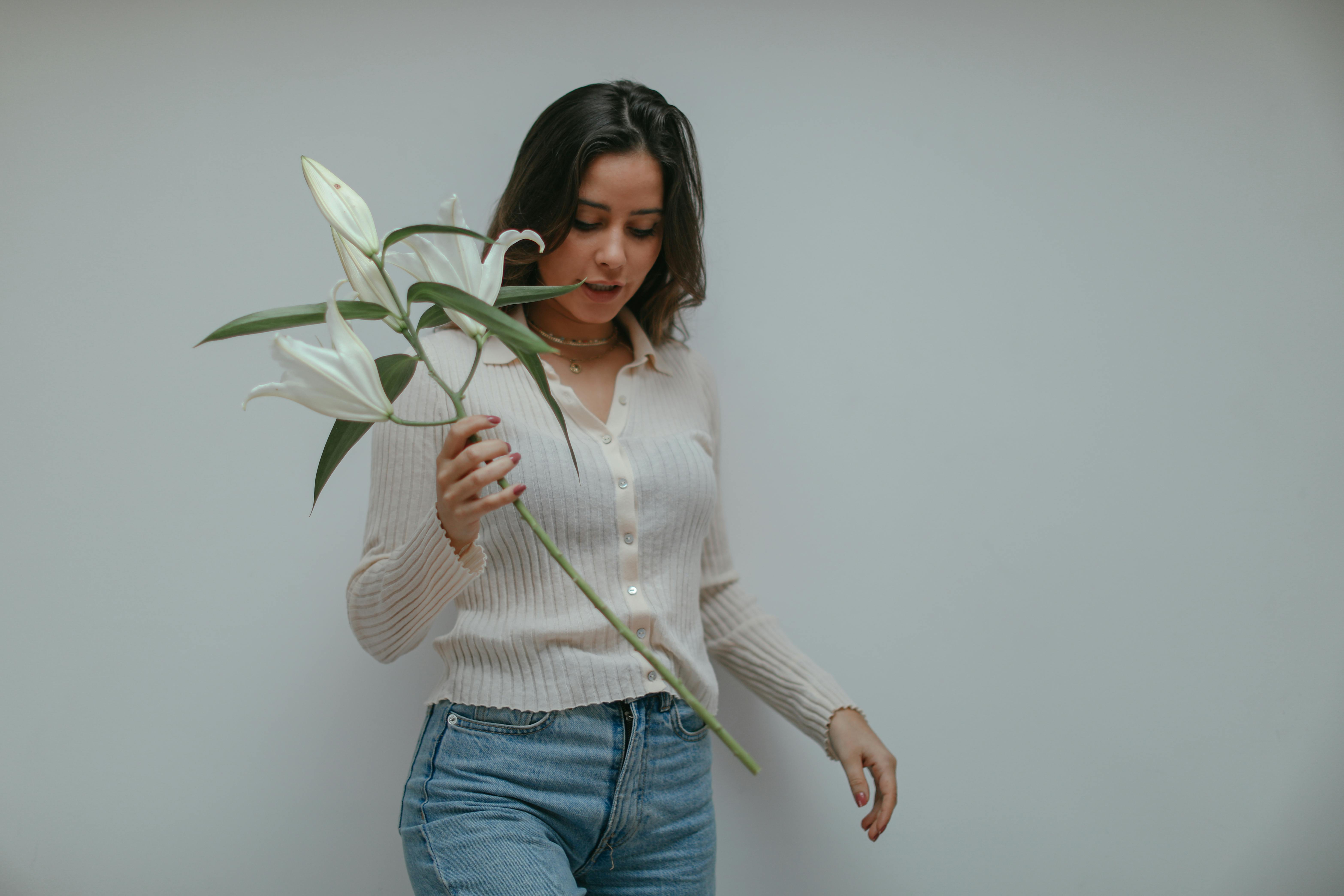 What does 4 fingers and thumb down mean?