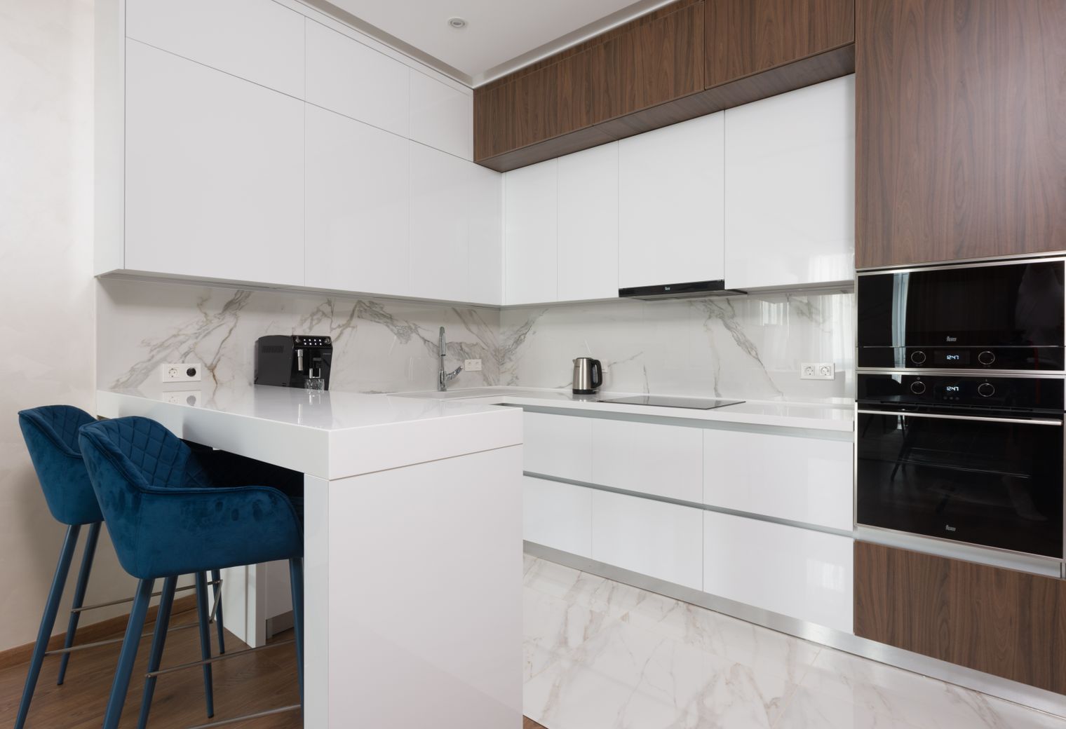 Painters and Decorators in Luxted — clean edges cut in around trim and sockets