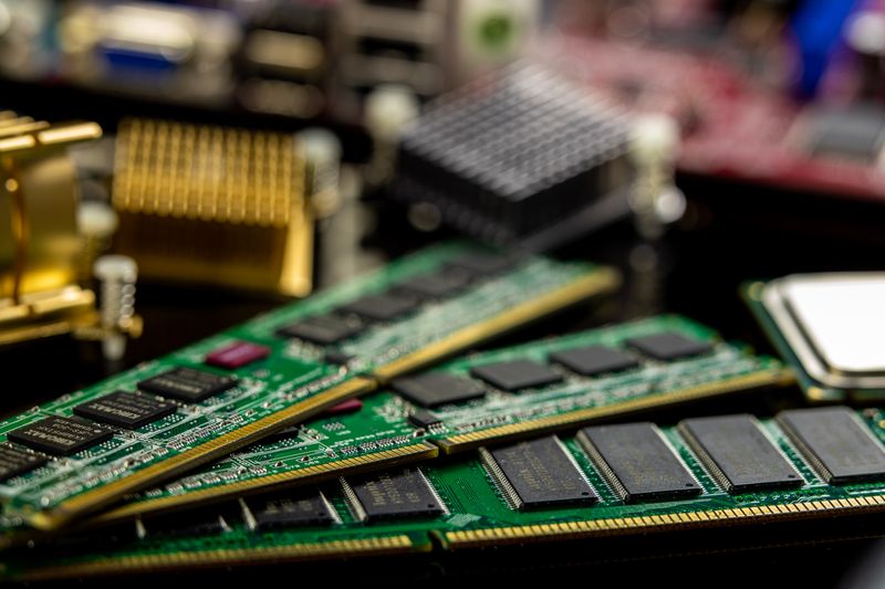 RAM memory modules with gold contacts