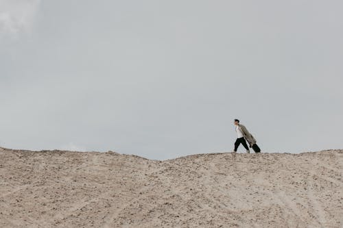 Základová fotografie zdarma na téma chůze, muž, neúrodná