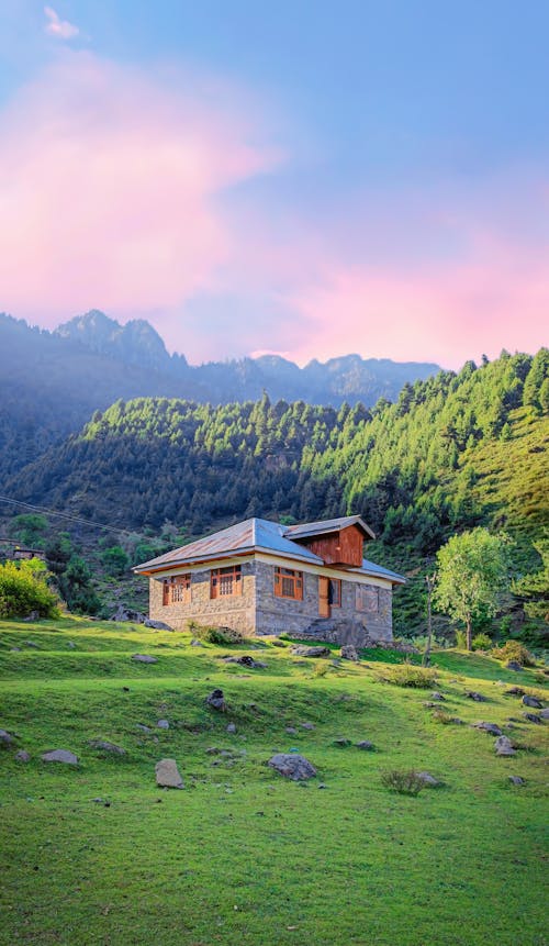Free Landscape Photography of a Cabin in a Scenic Location Stock Photo
