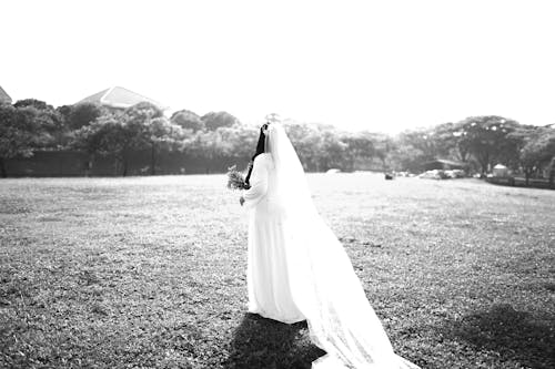 Foto stok gratis fotografi pernikahan, gaun pengantin, grayscale