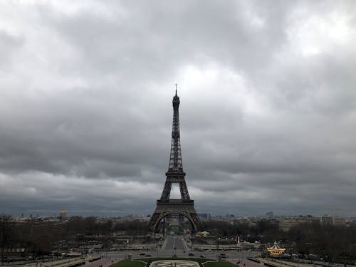 Free The Eiffel Tower under a Gloomy Sky Stock Photo