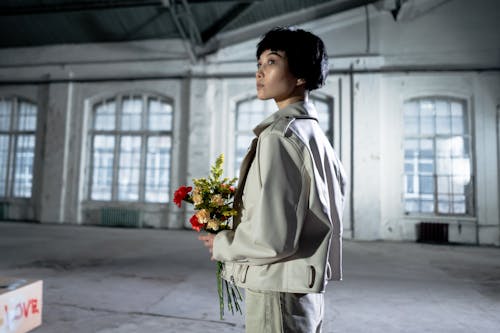 一束花, 亞洲女人, 和平主義 的 免費圖庫相片