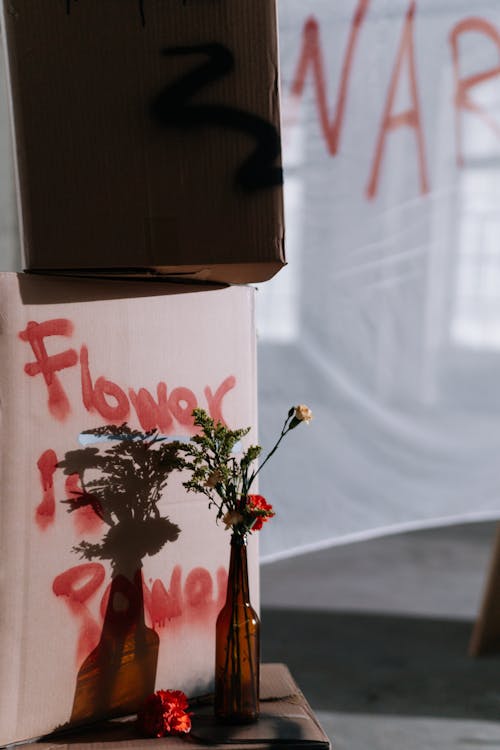 Free Placard Behind A Flower Vase Stock Photo