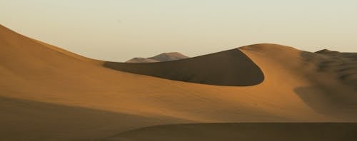 Foto d'estoc gratuïta de desert, dunes de sorra, llum i ombra