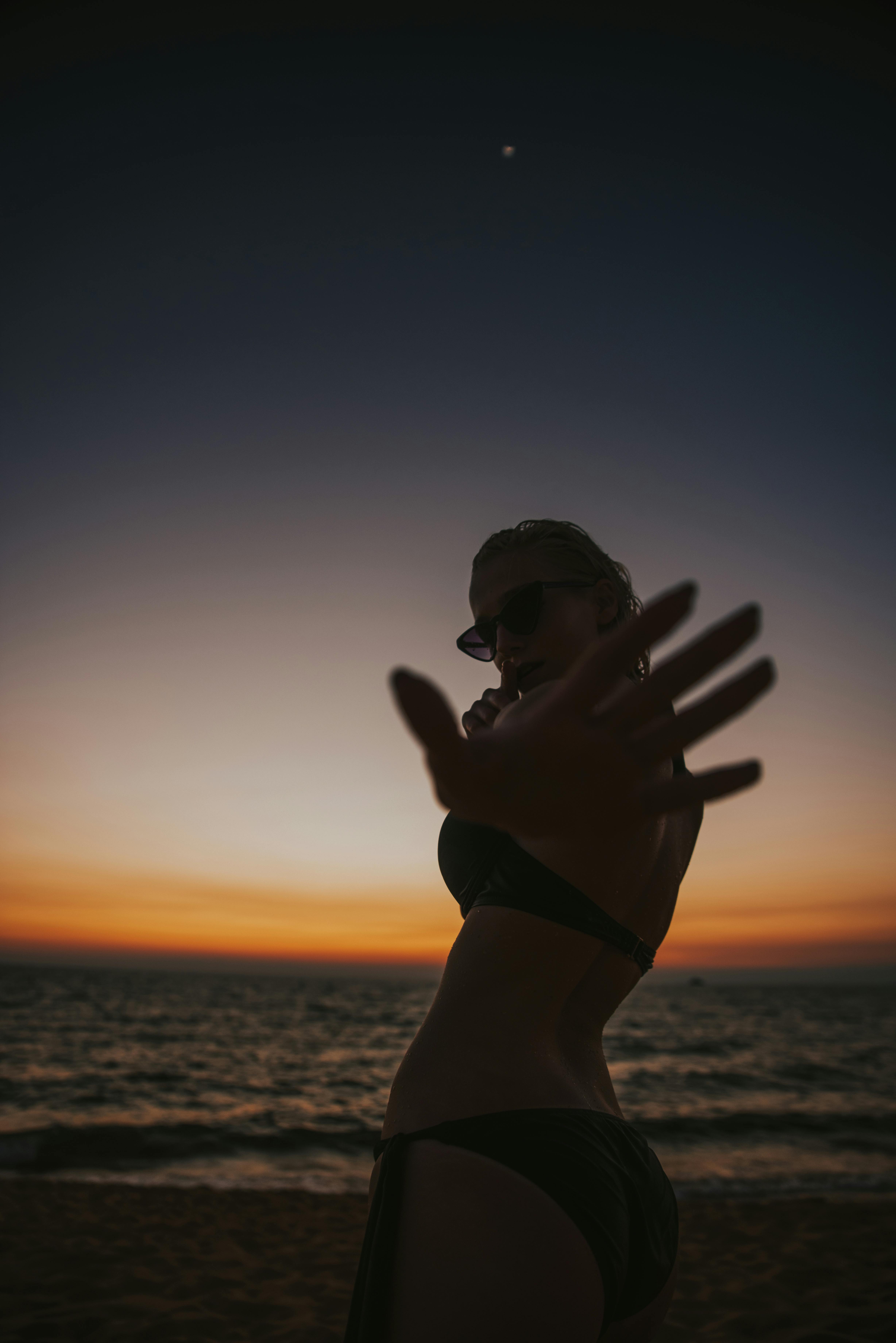 Beach Couple Poses Ideas | Girlfriend-Boyfriend Sunset Photoshoot Ideas On  Beach - Part 2 - YouTube