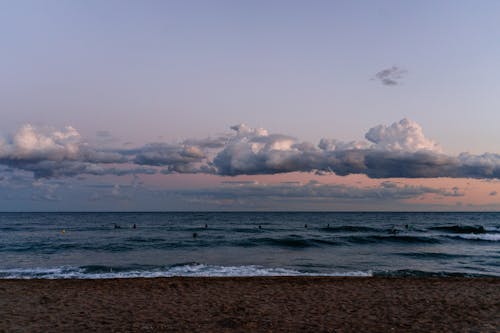 бесплатная Бесплатное стоковое фото с берег, вода, волны Стоковое фото