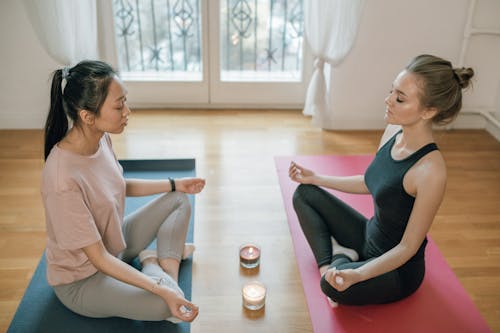 Fotos de stock gratuitas de amigos, asiática, colchonetas de yoga