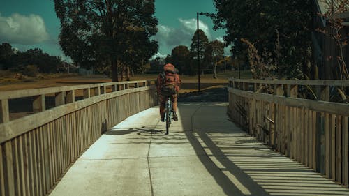 Kostenlos Kostenloses Stock Foto zu fahrrad, fahrradfahren, holzbrücke Stock-Foto