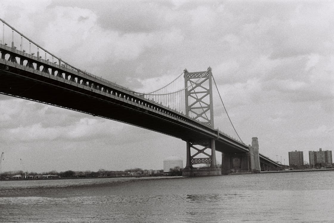 Black and White Photo of the Benjamin Franklin Bridge