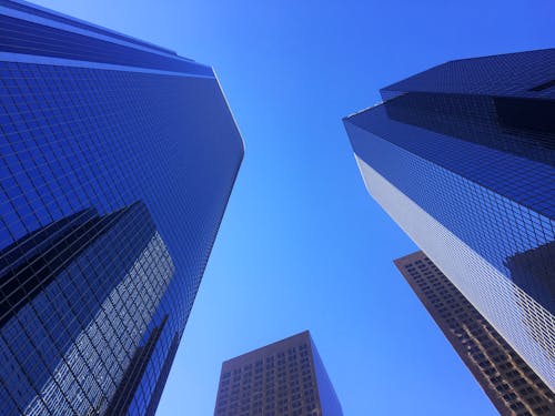 Gratis stockfoto met architectueel design, blauwe lucht, buitenkant van het gebouw