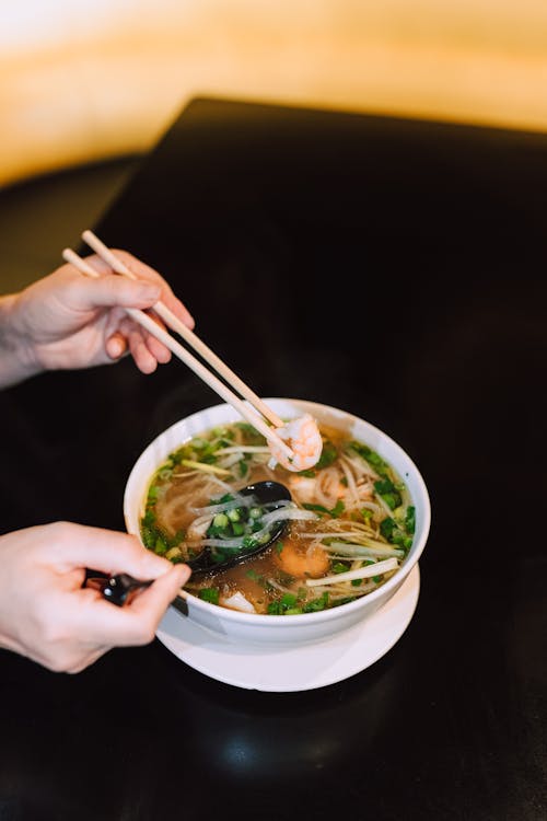 Kostnadsfri bild av aptitlig, asiatisk mat, händer