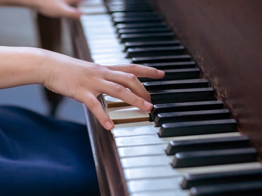 Should you play piano without looking at the keys?