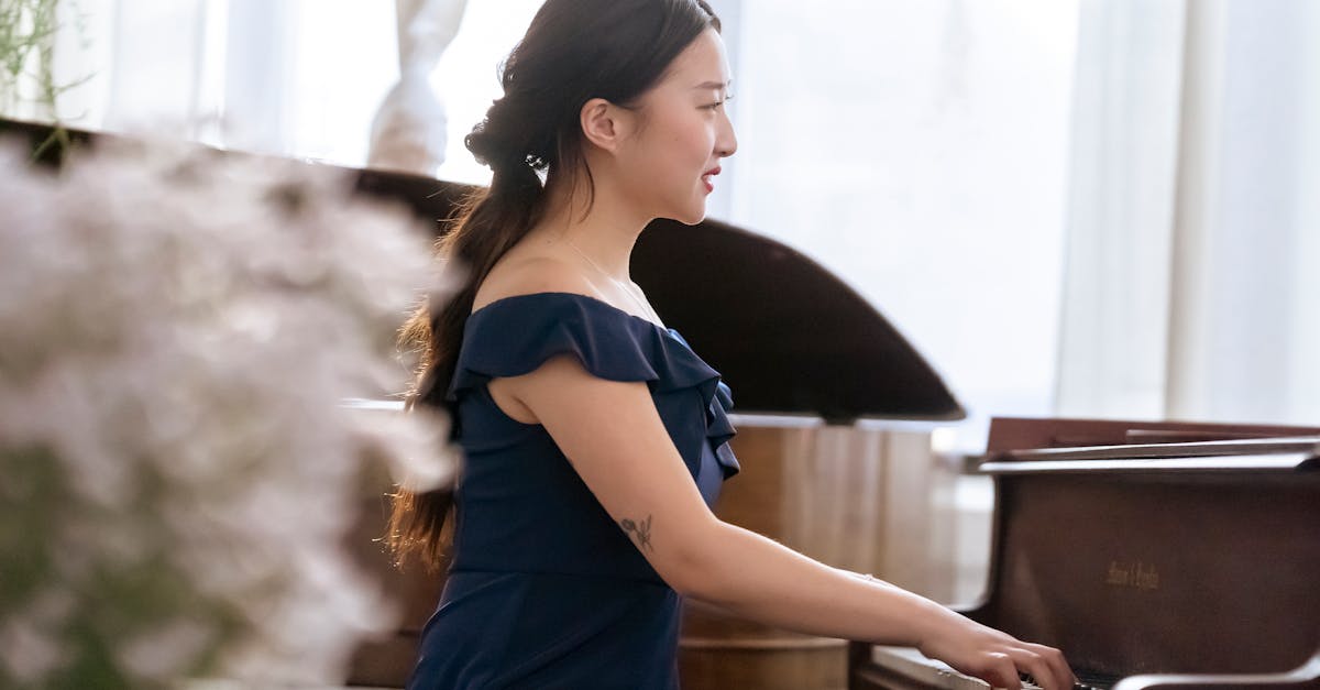 How to play a Gus chord on piano