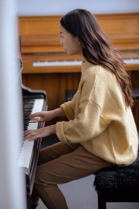 What should piano Beginners learn first?