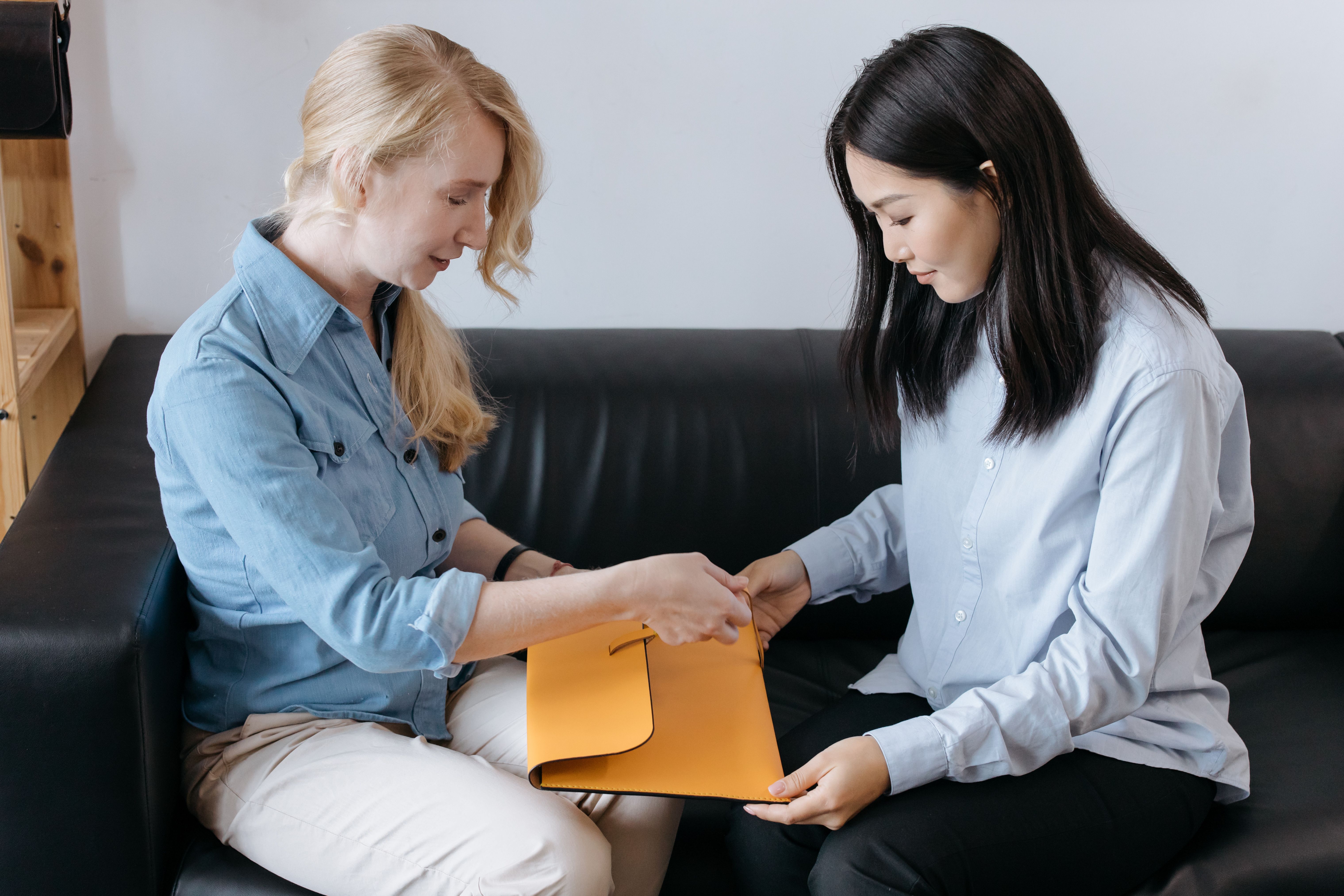 Portfolio giúp bạn chứng minh năng lực thực tế và tạo ấn tượng mạnh mẽ.