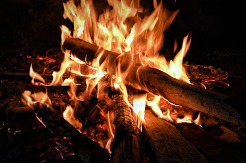 Feu De Joie Pendant La Nuit