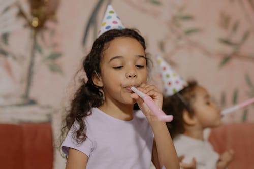 Immagine gratuita di bambino, cappello da festa, celebrazione