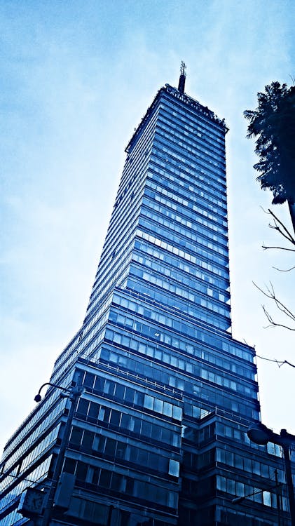 Edifício De Concreto Azul