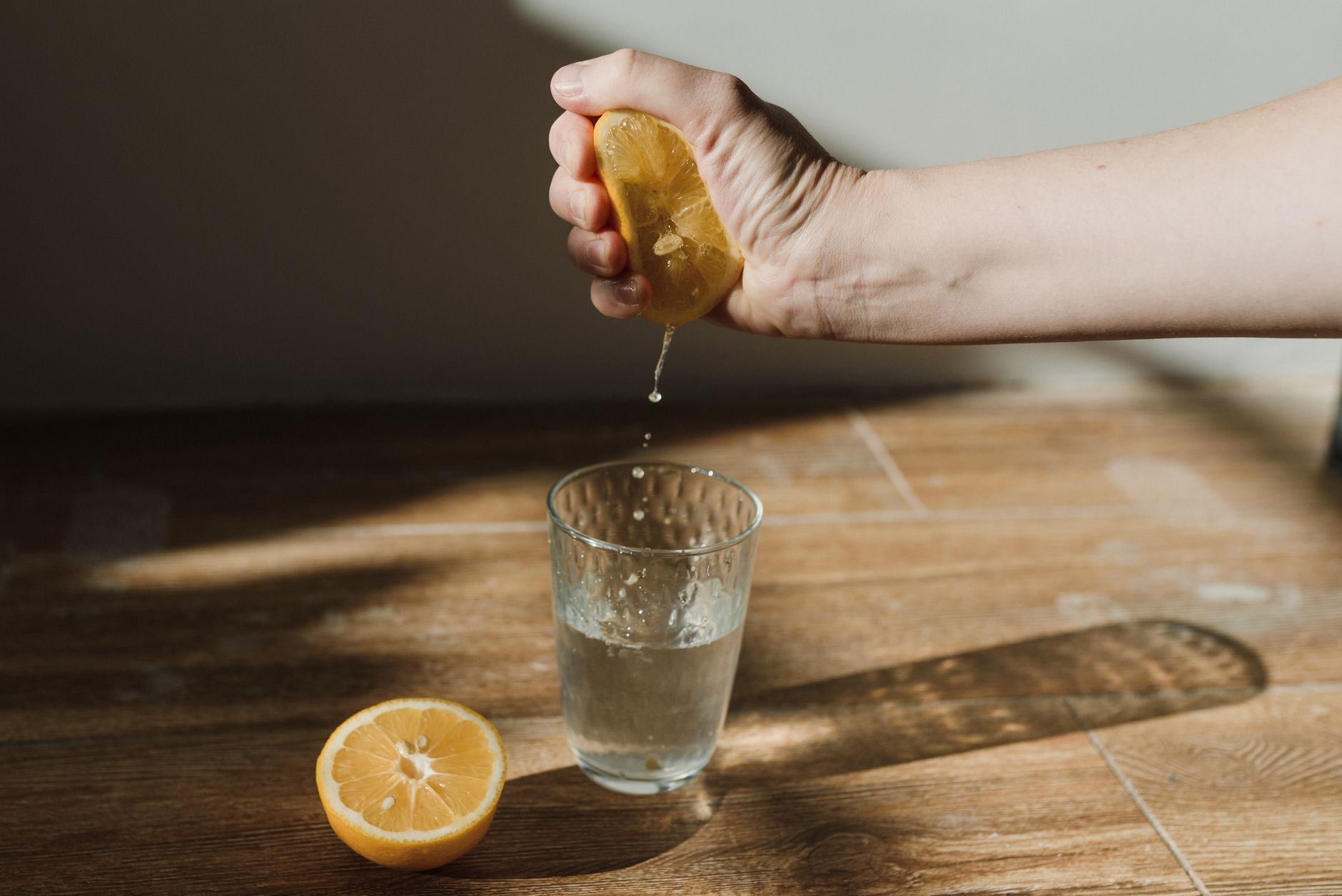 Fresh lemons and a measuring cup with lemon juice