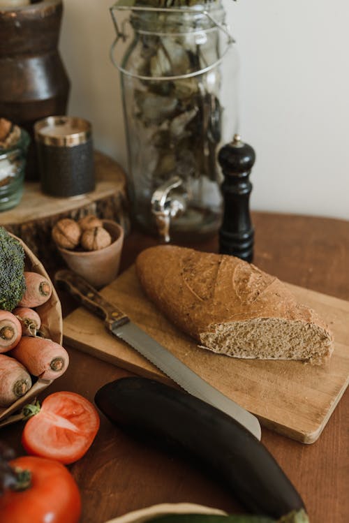 Foto profissional grátis de alimento, baguete, faca de pão