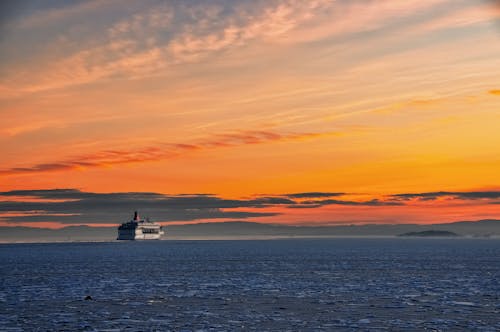 Kostenloses Stock Foto zu boot, dramatisch, landschaftlich