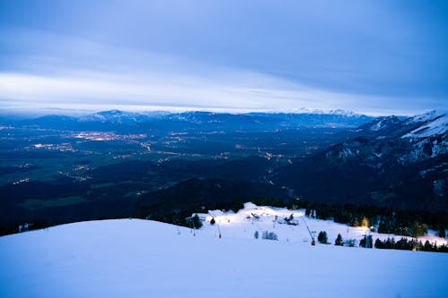 Gratis stockfoto met bedacht, bergen, besneeuwd